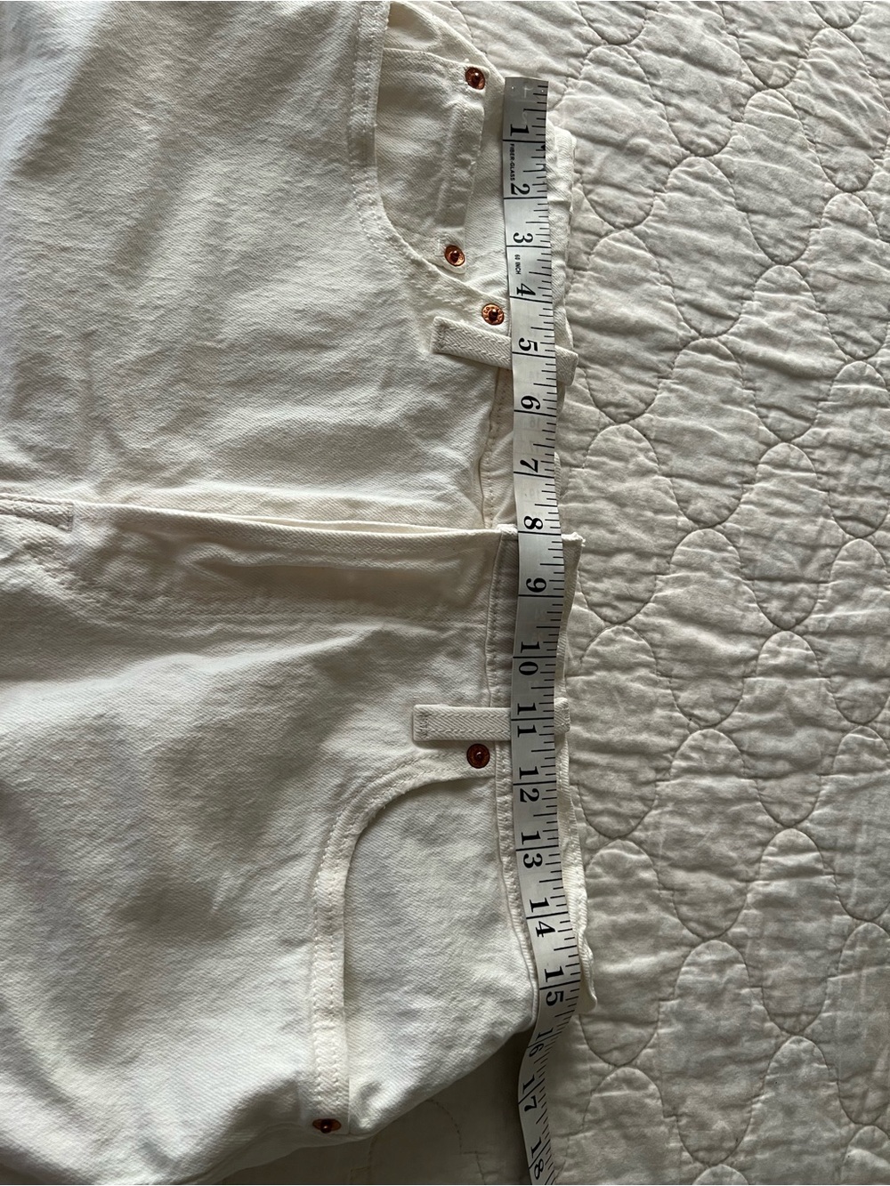 Levi's White Raw-Hem Denim Shorts - Picture 4 of 7